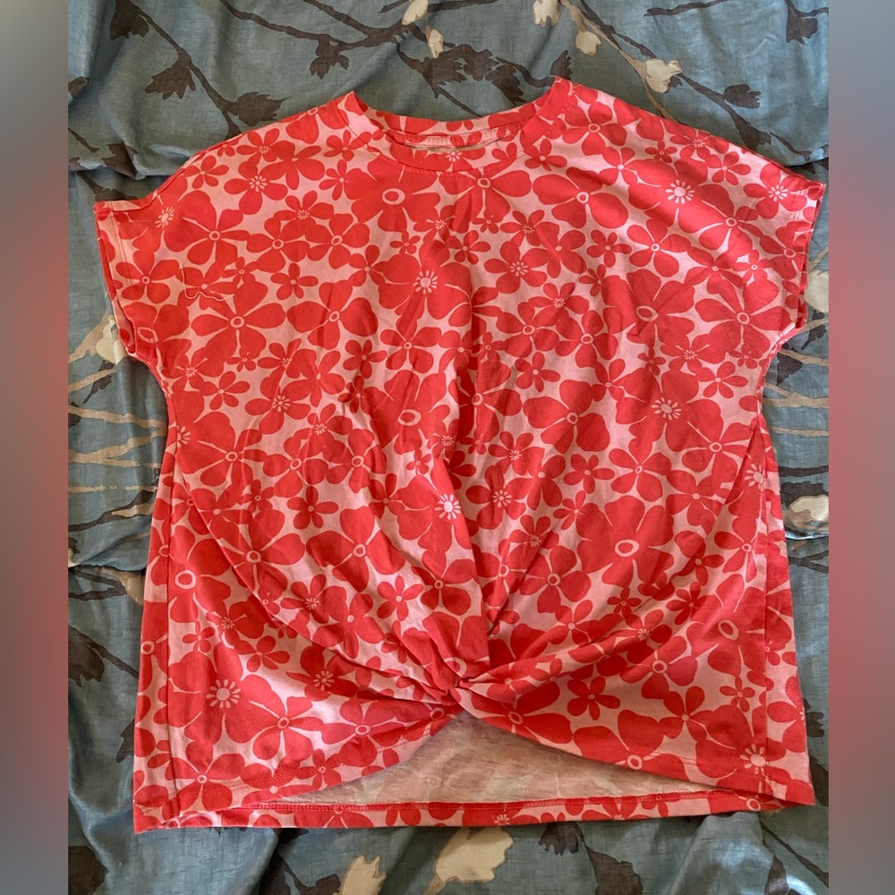 Brand New (no tags) flower twist-hem shirt 🌺🧡